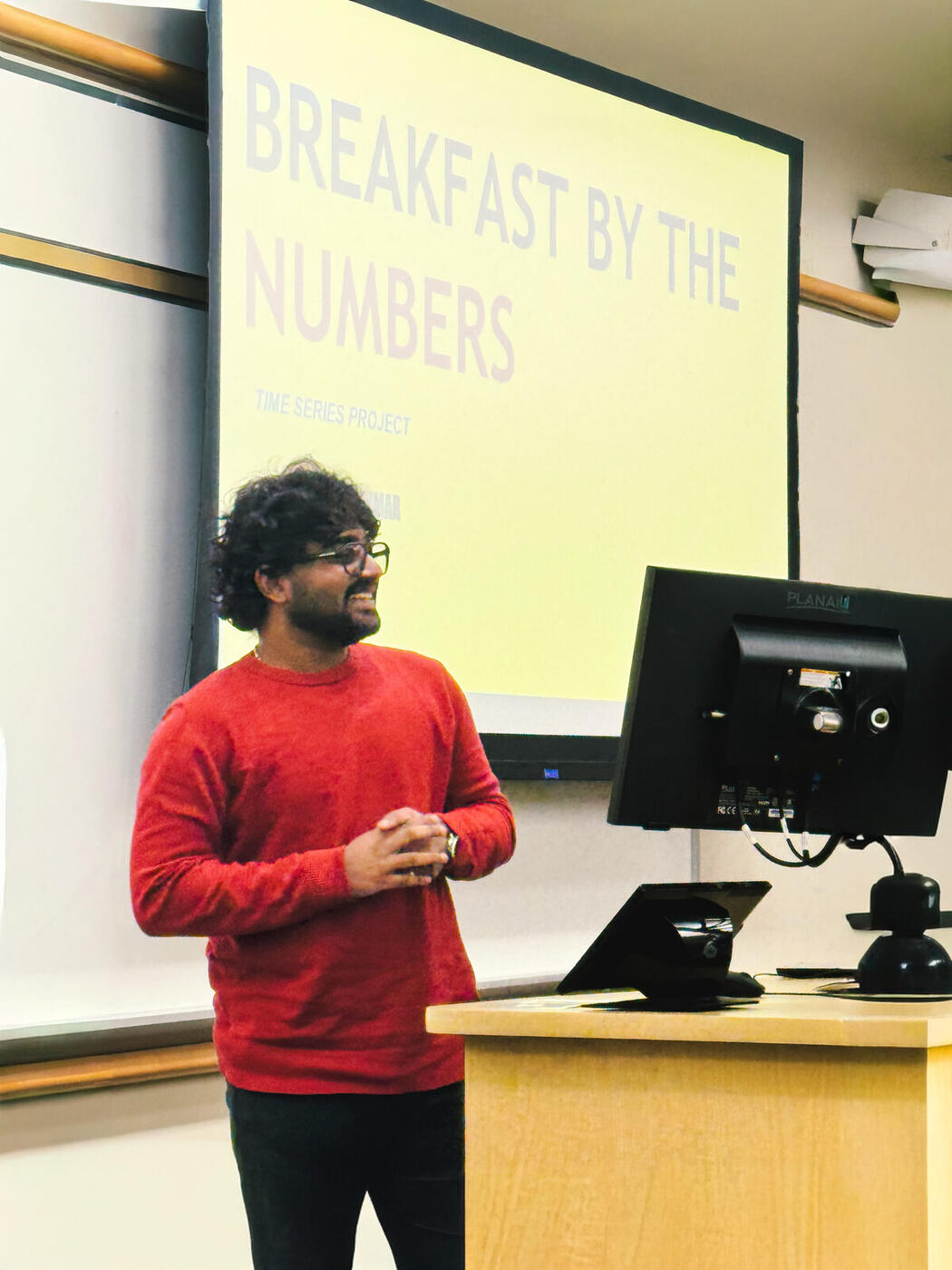 Roshan R Sivakumar presenting an analytics project at Virginia Commonwealth University